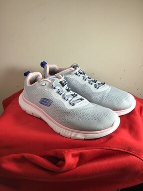 🔥Skechers, women’s size 11; has one tear, see photos, otherwise great condition